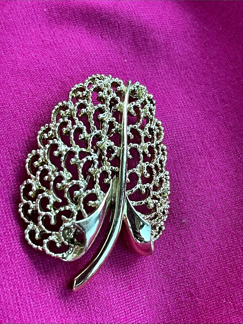 Openwork Floral Brooch in Silver Like New